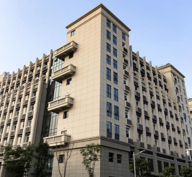 真石漆罩光面漆泛白怎么办?